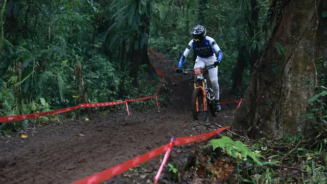 Jadi Agenda Resmi UCI, Ratusan Pembalap dari 7 Negara Adu Nyali di Trek Ekstrem Banyuwangi Ijen Geopark Downhill.