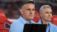 Pelatih Timnas Indonesia, John Herdman, memimpin anak asuhnya saat menghadapi Oman pada FIFA Matchday periode Juni 2026 di Stadion Utama Gelora Bung Karno, Jakarta. Berkat racikan Herdman, Tim Garuda menang 3-0 atas Oman. (Bola.com/Bagaskara Lazuardi)