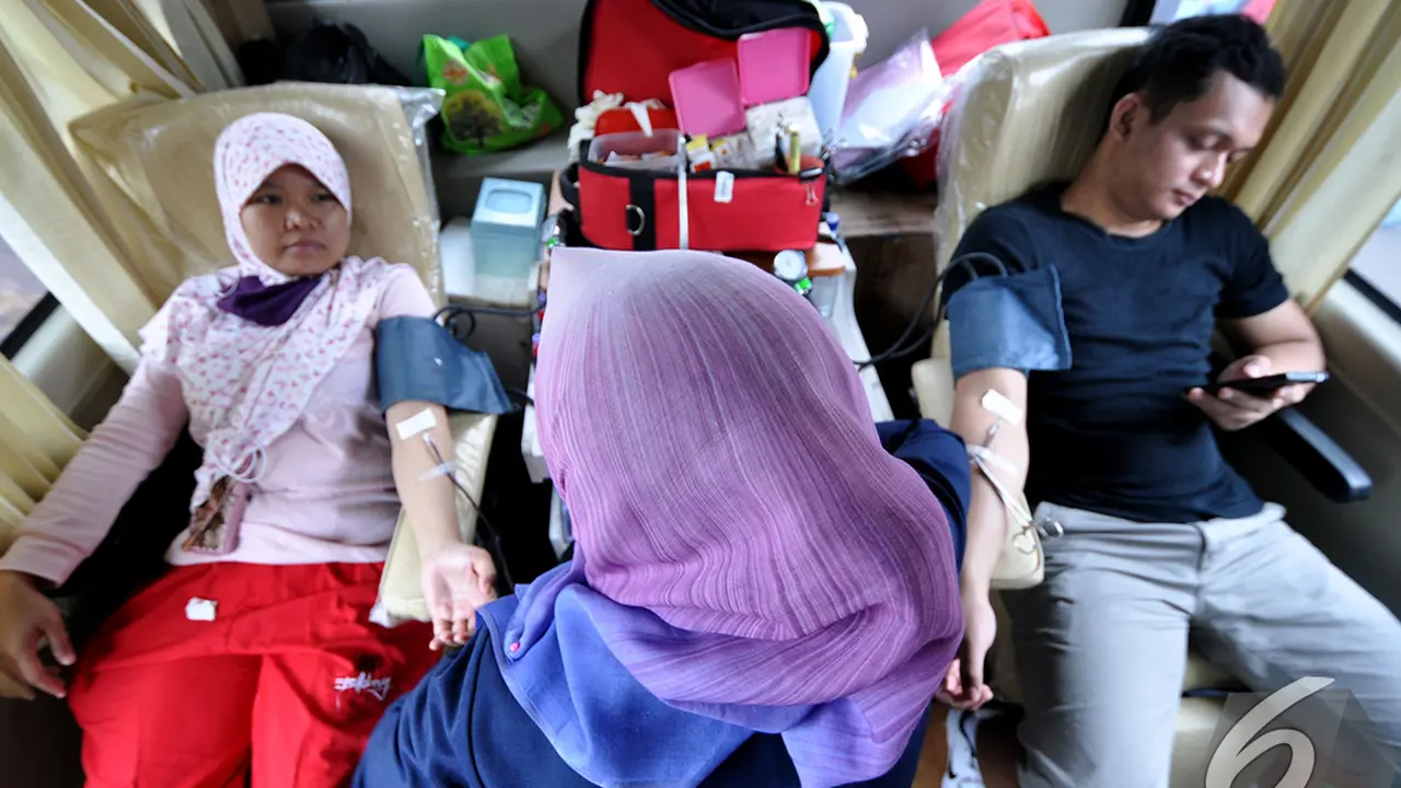 Aksi Donor Darah di Celebrate Dance4life 2014