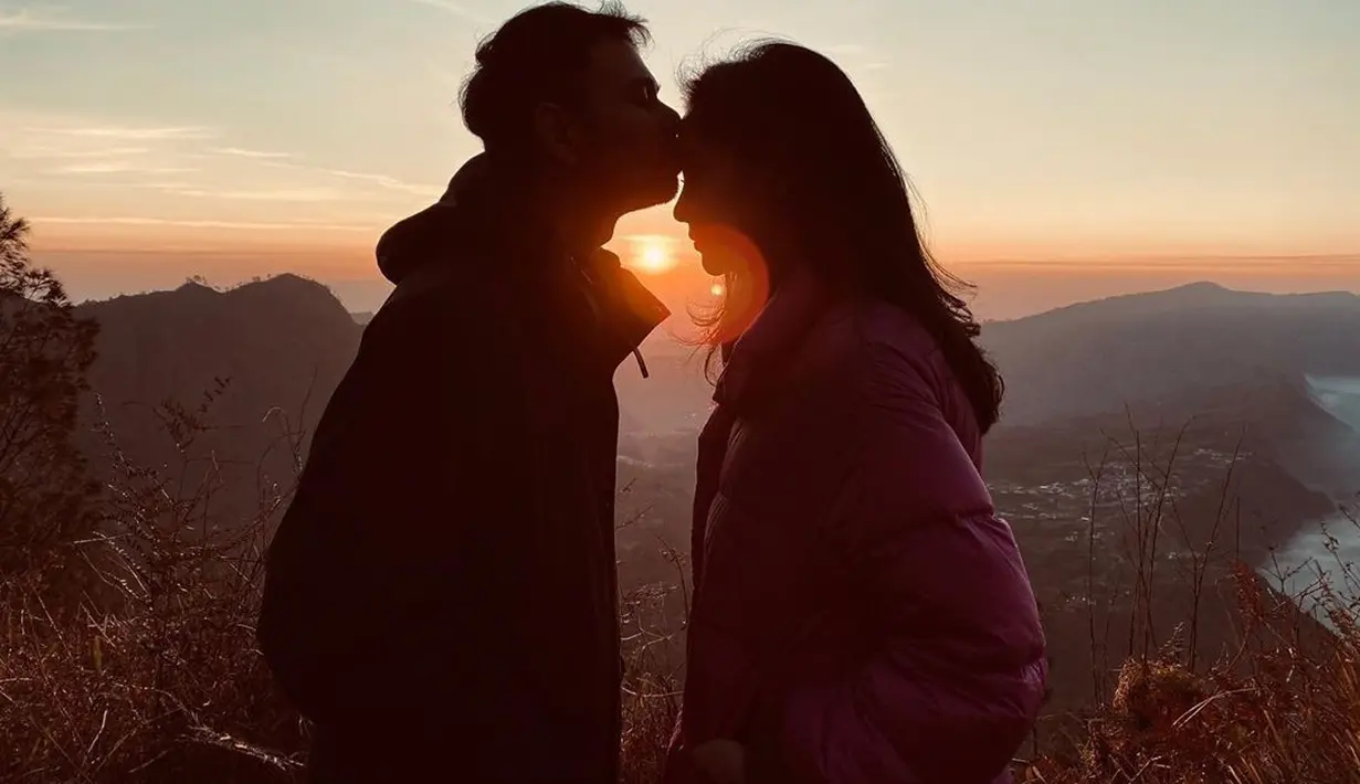 Raffi Ahmad dan Nagita Slavina (Instagram/raffinagita1717)