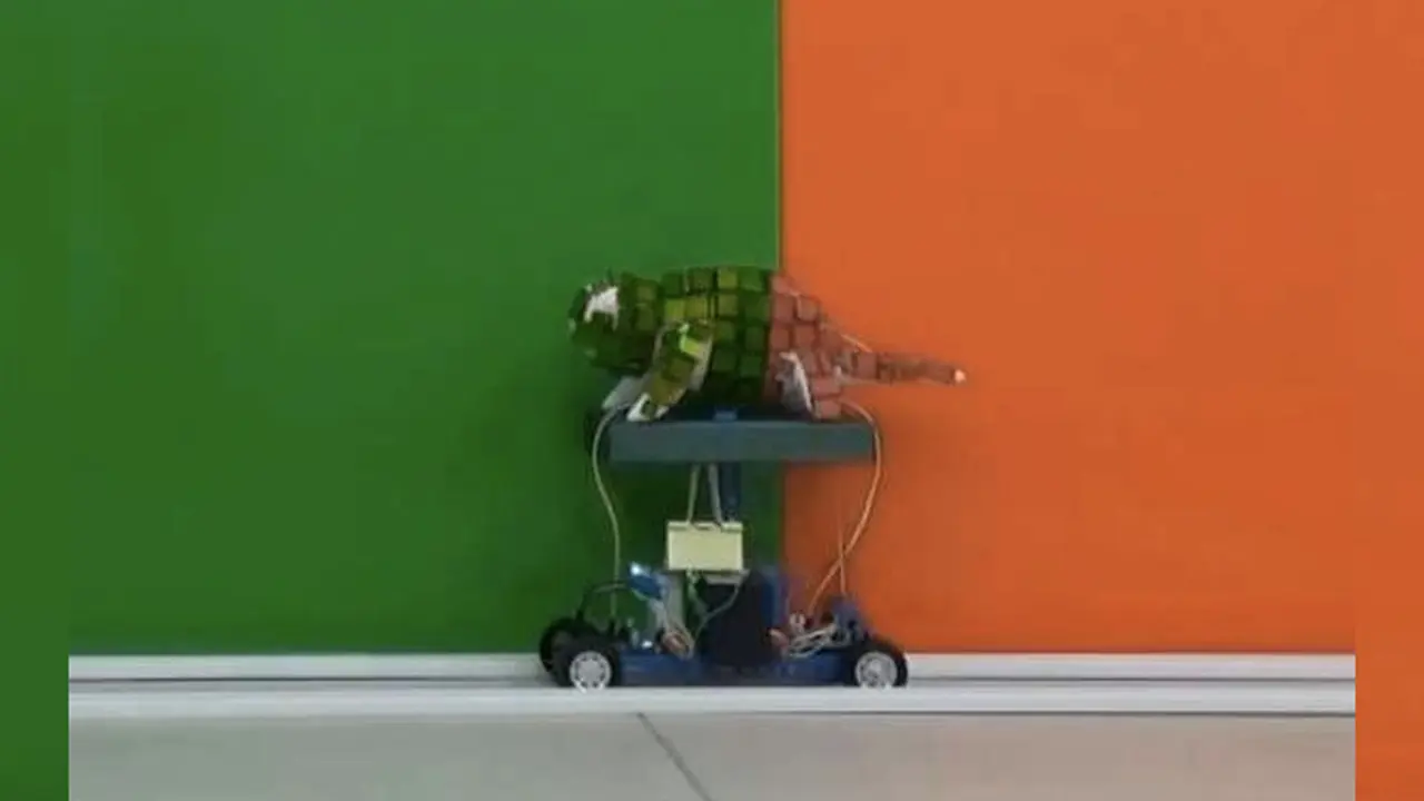 Keren, Bunglon Buatan Berubah Warna Layaknya Bunglon Sungguhan