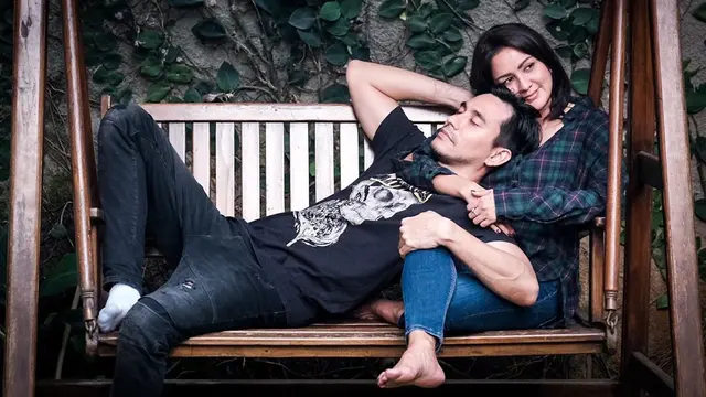 Darius Sinathrya dan Donna Agnesia