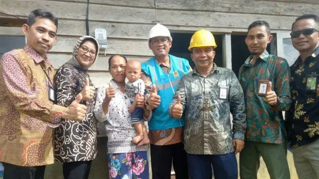 PT PLN (Persero) resmi melistriki 13 desa di Kabupaten Natuna, Kepulauan Riau, Selasa (29/5/2018). (Nurseffi/Liputan6.com)