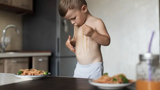 Belajar Mandiri Sejak Dini, Ini 5 Manfaat Self-Feeding pada Anak (photo by freepik.com)