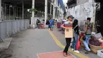 Suasana kolong jembatan multiguna atau Skybridge Pasar Tanah Abang, Jakarta, Jumat (19/1). Pascabentok Satpol PP dengan PKL, kolong Skybridge Tanah Abang terlihat sepi dari pedagang. (Liputan6.com/Herman Zakharia)