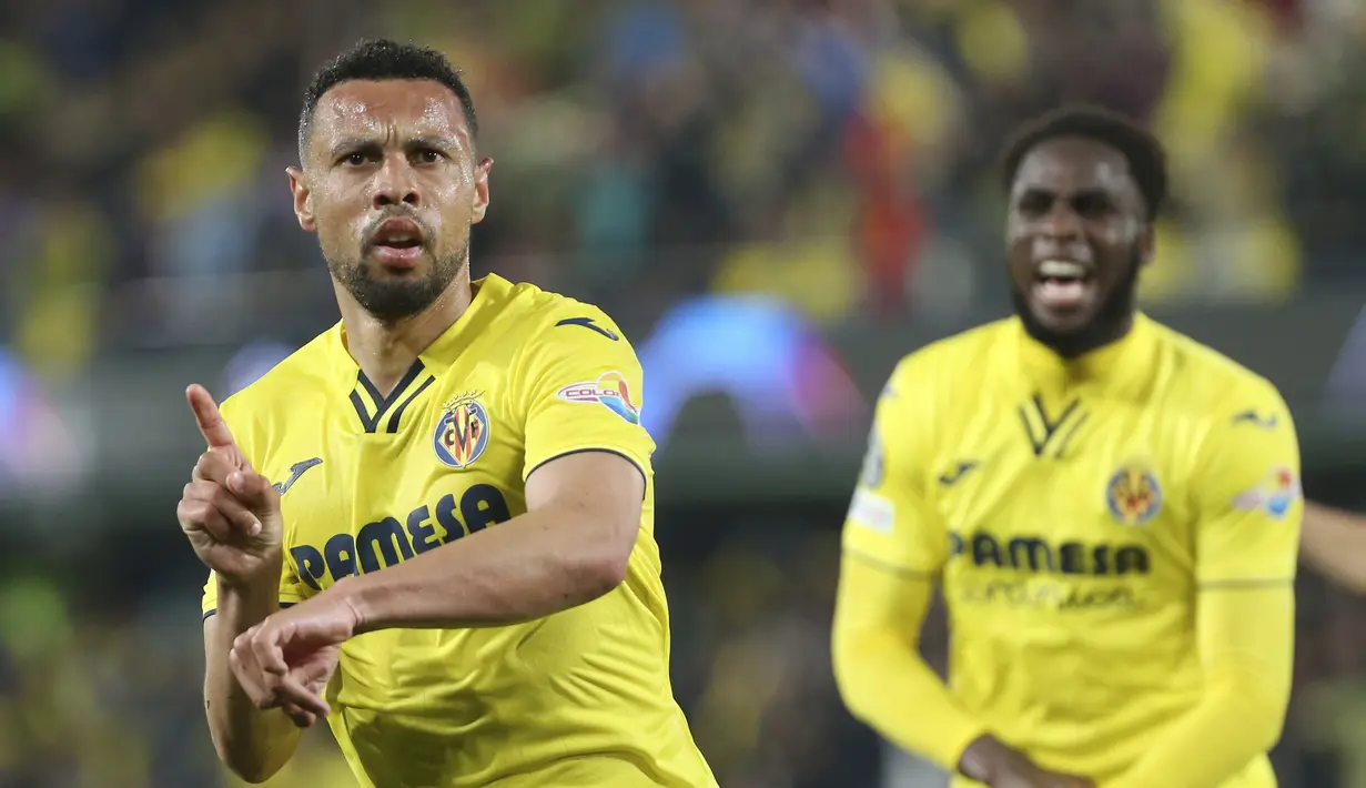 <p>Liverpool yang unggul 2-0 di leg pertama sejatinya sempat tertinggal dua gol lewat aksi Boulaye Dia dan Francis Coquelin. Skor agregat 2-2 pun menjadi hasil saat turun minum. (AP/Alberto Saiz)</p>