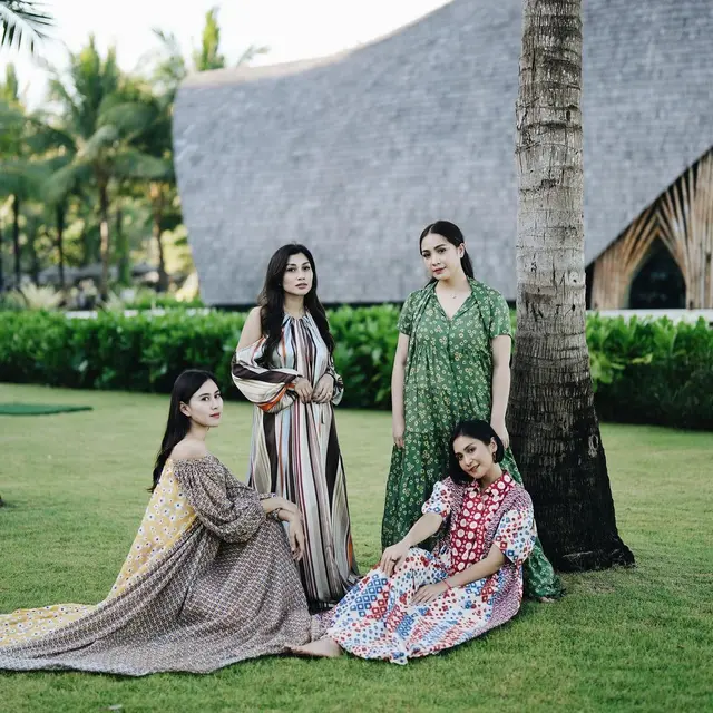 6 Gaya Pemotretan Para Wanita di Keluarga Nagita Slavina saat Liburan di Bali