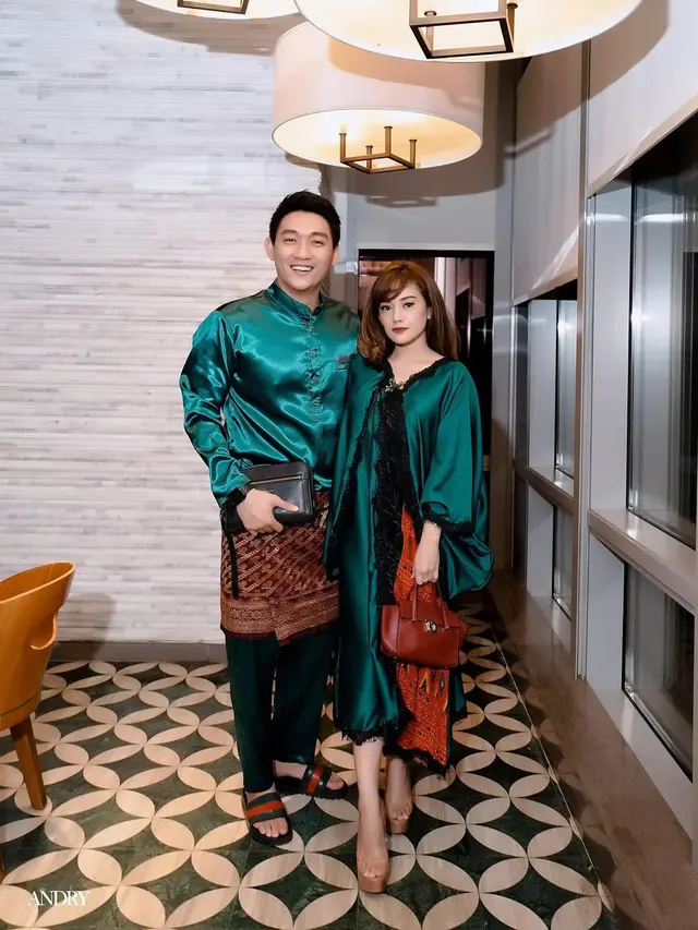 6 Momen Kompak Ifan Seventeen dan Citra Monica Pakai Baju Couple, Serasi