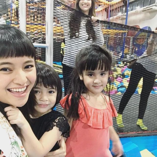 6 Potret Reuni Nia Ramadhani dan Marshanda, Mikhayla – Sienna Kompak