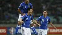 Selebrasi pemain Italia usai bobol gawang Azerbaijan (David Mdzinarishvili/Reuters)