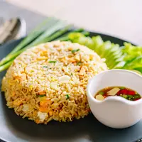 Resep nasi goreng salmon./Copyright shutterstock.com/g/oporty