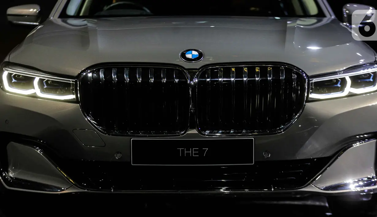 Tampilan depan The New BMW 730Li M Sport dalam peluncuran BMW Seri 7 Long Wheelbase di Jakarta, Kamis (10/10/2019). BMW Group Indonesia meluncurkan BMW Seri 7 Long Wheelbase terbaru yang ditawarkan dalam dua variasi. (Liputan6.com/Faizal Fanani)