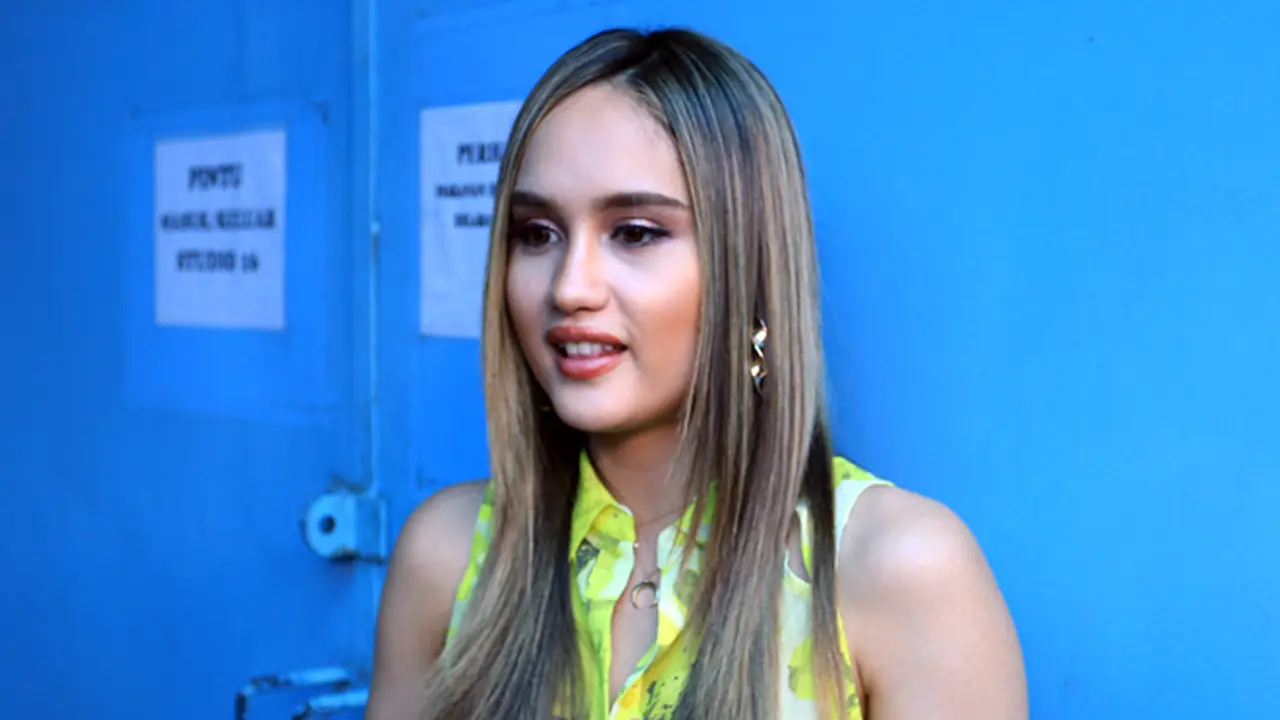 [Bintang] Cinta Laura