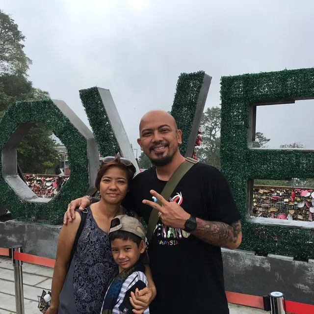 Lama Tak Terdengar Kabarnya, Ini 6 Potret Terbaru Derek Big Brother yang Makin Macho