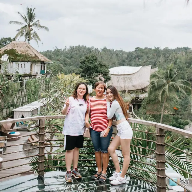 6 Potret Liburan Natasha Wilona di Bali, Offroad Bareng Ajik Krisna