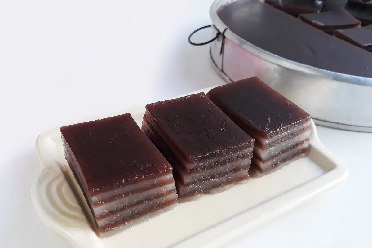 Kue lapis tepung kanji.