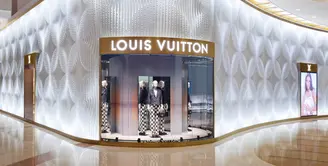 Intip tampilan terkini salah satu butik Louis Vuitton di Jakarta yang memikat mata. Berlokasi di Pacific Place, butik yang telat melalui proses renovasi kurang lebih enam bulan telah dibuka kembali. [ Foto: dok Louis Vuitton Indonesia]