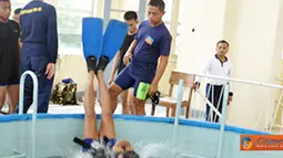 Citizen6,Surabaya: Latihan yang berlangsung selama tujuh hari tersebut di buka Komandan Pusat Pendidikan Khusus (Danpusdiksus) Kolonel Laut (P) Zaenal Akbar di lapangan apel Pusdiksus Kodikopsla Kobangdikal, Selasa, (3/1). (Pengirim: Penkobangdikal)
