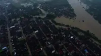 Banjir akibat luapan Sungai Citarum dan Cibeet menggenangi sekitar lima kecamatan di Kabupaten Karawang, Jawa Barat. (Liputan6.com/Abramena)