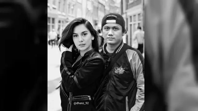 Seorang warganet menggunakan kemampuan edit foto untuk mewujudkan imajinasinya berfoto dengan artis idola.