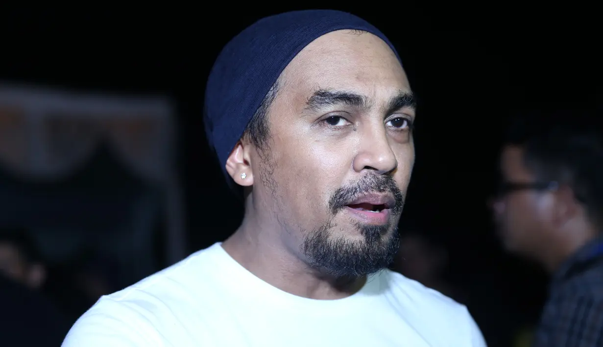 Namun sayang, usianya tak cukup panjang untuk mewujudkan impiannya tersebut.  Di usia 32 tahun, Mike Mohede menghembuskan nafas terakhirnya pasca mengalami serangan jantung. (Nurwahyunan/Bintang.com)