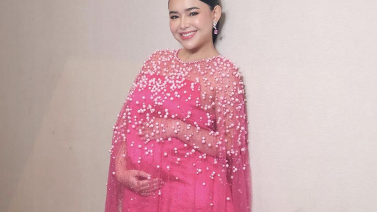 5 Potret Detail Mini Dress Pink Amanda Manopo, Baby Bump Curi Perhatian