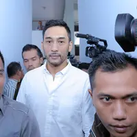 Dalam sidang ke dua Restu Sinaga kali ini, terlihat hadir mantan kekasihnya, Vicky Monica hadir di persidangan. Vicky hadir untuk memberikan dukungan pada mantan kekasihnya tersebut. (Deki Prayoga/Bintang.com)