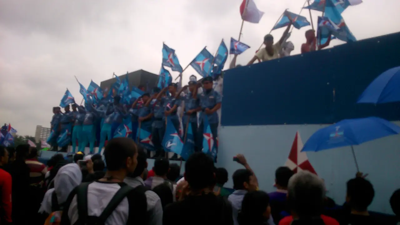 Kampanye Damai, Simpatisan Partai Tumpah Ruah di Monas