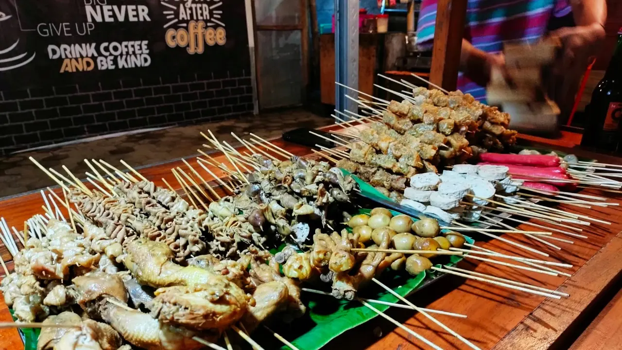 Menu angkringan Sorjem Bengawan Solo di Kecamatan Cepu, Kabupaten Blora, Jawa Tengah. (Liputan6.com/Ahmad Adirin)