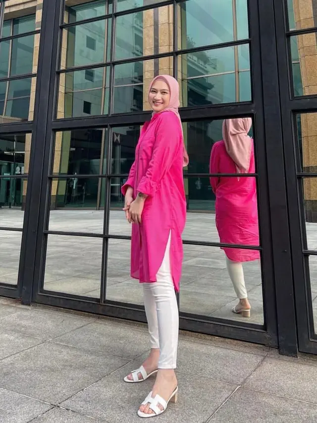 9 Ide Outfit Hijab Casual ala Cewek Kue, Cewek Mamba, dan Cewe Bumi dari Irish Bella hingga Putri Delina