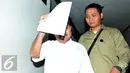 Panitera PTUN Medan, Syamsir Yusfan menjalani sidang perdana di Pengadilan Tipikor, Jakarta, Kamis (10/9/2015). Syamsir menjadi tersangka dugaan suap yang melibatkan Gubernur Sumatra Utara Gatot dan Pengacara Oc Kaligis. (Liputan6.com/Andrian M Tunay)