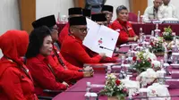 DPP Partai Demokrasi Indonesia Perjuangan (PDIP) mendaftarkan bakal calon legislatif (bacaleg) ke Komisi Pemilihan Umum (KPU), Jakarta, Kamis (11/5/2023). (Liputan6.com/Herman Zakharia)