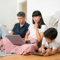 Beberapa cara agar orang tua dapat menyelesaikan masalah tanpa melibatkan anak. (foto: pch.vector/freepik)