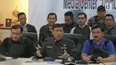 Menko Polhukam Wiranto (tengah) bersama Panglima TNI Jenderal Hadi Tjahjanto dan Kepala BIN Budi Gunawan memberikan keterangan pers pasca kerusuhan di Rutan Cabang Salemba, di Mako Brimob Kelapa Dua, Depok Kamis (10/5). (Liputan6.com/Herman Zakharia)