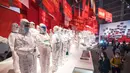 Sejumlah orang mengunjungi pameran tentang perjuangan China melawan epidemi COVID-19 di Wuhan, Provinsi Hubei, China tengah (15/10/2020). Pameran khusus tentang perjuangan negara tersebut melawan epidemi COVID-19 dimulai pada Kamis (15/10) di Wuhan.  (Xinhua/Xiao Yijiu)