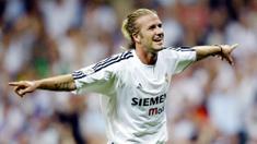 David Beckham adalah legenda sepakbola asal Inggris dan juga seorang selebritis. Ia terkenal dengan umpan akurat serta tendangan bebas yang mampu mematikan kiper lawan. (AFP/Javier Soriano)