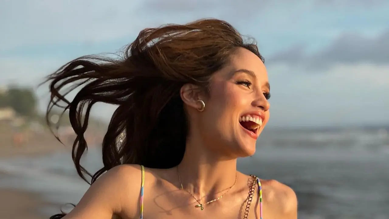 Cinta Laura