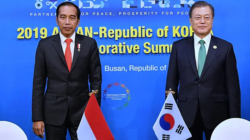 Presiden Joko Widodo atau Jokowi mengadakan pertemuan bilateral dengan Presiden Korea Selatan Moon Jae-in di Hotel Westin, Senin (25/11/2019)