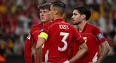 Pemain Timnas Indonesia, Jay Idzes (tengah) bersama rekan setimnya setelah mencetak gol dalam pertandingan putaran ketiga Kualifikasi Piala Dunia 2026 Zona Asia melawan Australia di Sydney Football Stadium pada Kamis, 20 Maret 2025. (Saeed KHAN/AFP)