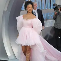 Kabar bahagia terdengar dari sepasang kekasih Rihanna dan Hassan Jameel yakni soal kelanjutan hubungan mereka ke arah yang lebih serius. Meskipun sampai saat ini keduanya belum mengkonfirmasi hubungannya secara langsung. (AFP/Neilson Barnard)