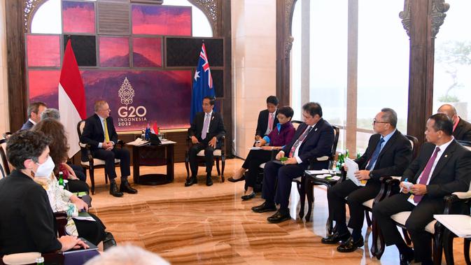 Presiden Joko Widodo (Jokowi) menggelar pertemuan bilateral dengan Perdana Menteri atau PM Australia Anthony Albanese, Senin (14/11/2022). Ini merupakan rangkaian dari Konferensi Tingkat Tinggi atau KTT G20 di Bali. (Dok Kemendag)