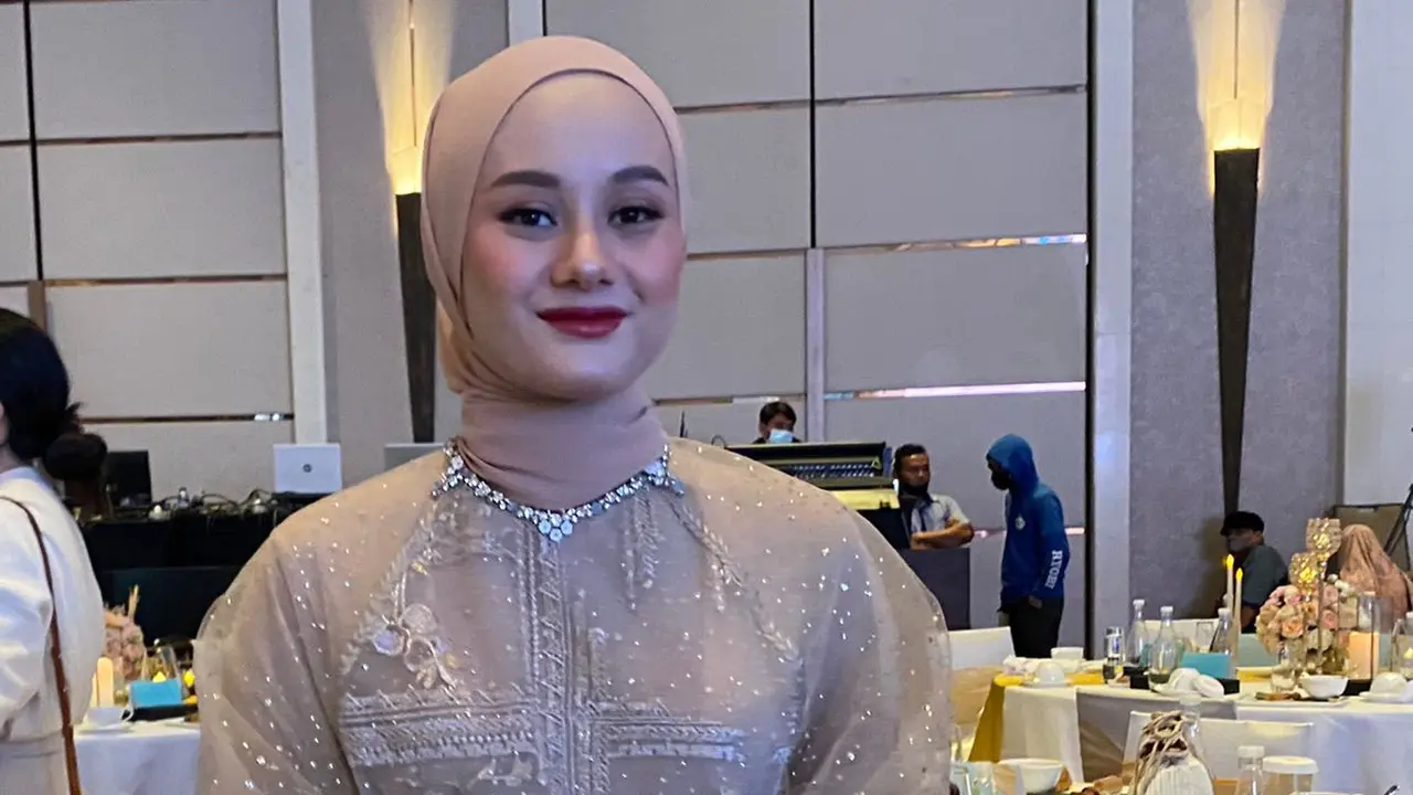 Dinda Hauw dan Rey Mbayang Akan Kenakan Baju Lebaran dari Brand Masing-Masing, Intip Detailnya