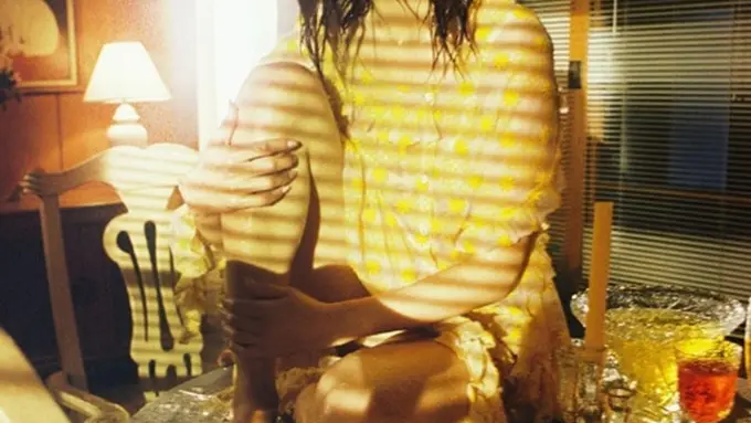 [Bintang] Gaya Seksi dan Misterius Selena Gomez Jelang Klip Fetish