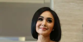 Setelah resmi bercerai dengan Henry Siahaan pada 2008 silam, beberapa nama dikabarkan dekat dengan Yuni Shara. Diantaranya dengan Raffi Ahmad dan Chiko Hakim. (Nurwahyunan/Bintang.com)