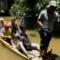 Banjir setinggi 2 meter melanda kabupaten Melawi, Pontianak, sementara sejumlah siswa di Surabaya bingung saat pendaftaran SNMPTN online.
