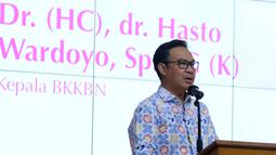 Kepala BKKBN Hasto Wardoyo memberi sambutan pada Smart Sharing di Jakarta, Selasa (4/5/2021). Program Penuruan Angka Stunting di Indonesia diisi dengan serangkaian kegiatan edukasi online maupun offline yang menjangkau dan melibatkan bidan di seluruh Indonesia. (Liputan6.com/HO/Ading)