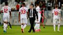 Pelatih Liverpool, Brendan Rodgers, menyambut pemainnya setelah melawan Bordeaux dalam laga Grup B Liga Europa di Bordeaux, Jumat (18/9/2015) dini hari WIB. (Action Images via Reuters/Lee Smith)