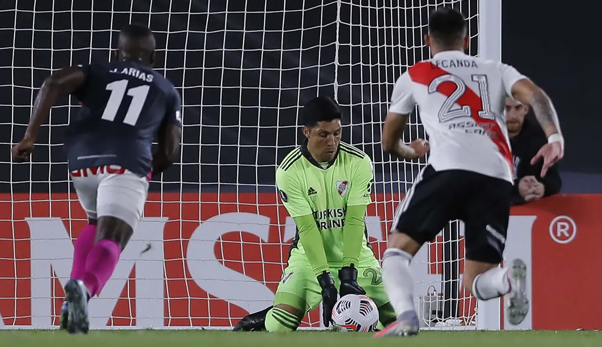 Di tengah situasi yang tidak normal, River Plate ternyata masih bisa bermain luar biasa. Mereka mencetak dua gol cepat untuk membuat Santa Fe tertekan. (Foto: AFP/Pool/Juan Ignacio Roncoroni)