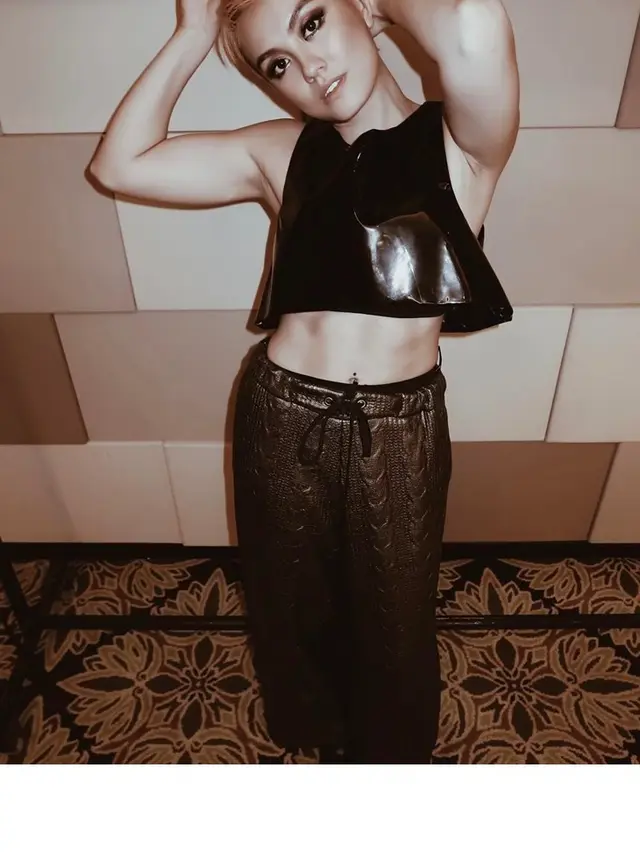 Jadi Sorotan, 6 Artis Cantik Ini Miliki Perut Six Pack