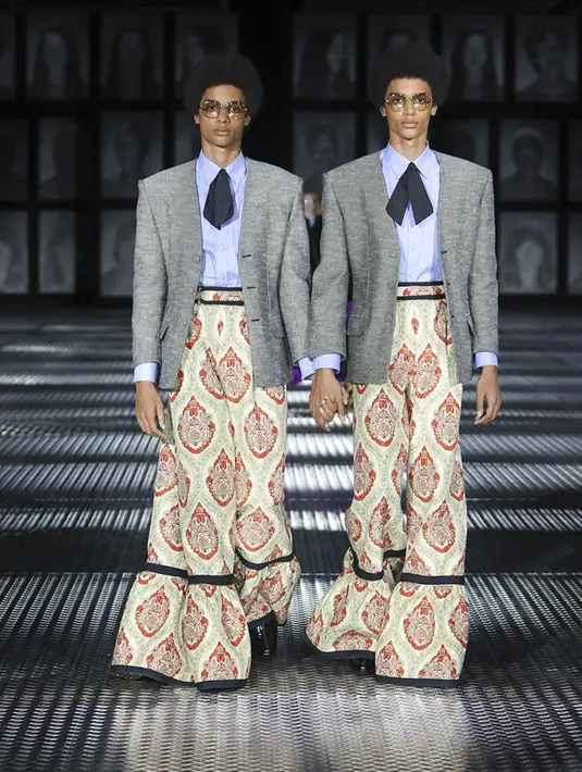 Twinsburg memainkan hubungan antara original dan salinan, dalam pakaian sama dan tubuh kembar identik namun memancarkan pesona yang berbeda. (Foto: Instagram @gucci)